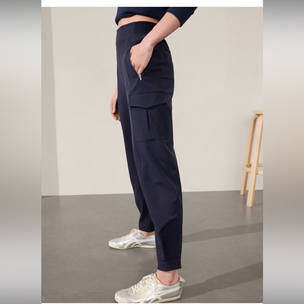 NWT- Athleta Endless Cargo Pant, size 6 - Picture 7 of 10